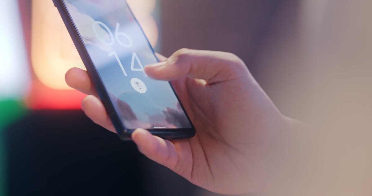 SMS Brandname Giả Mạo: Cách Nhận Biết và Tại Sao Dùng Dịch Vụ Chính Thức