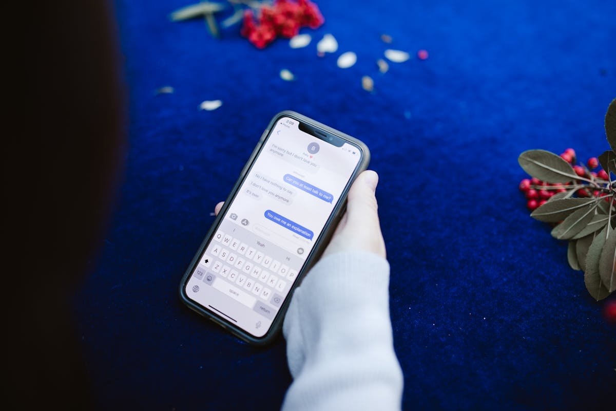 SMS Marketing cho Quán Cà Phê: Giữ Chân Khách Thân Thiết 2026 - Tin nhắn F&B nên gắn với điểm thưởng, voucher, sinh nhật hoặc khung giờ thấp điểm.